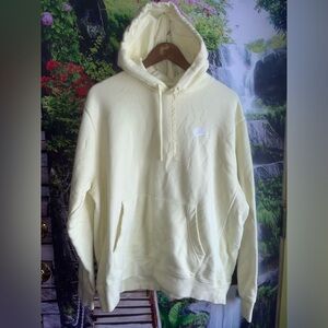 Nike Mens Sportswear Club Fleece
Pullover size Large yellow lemon